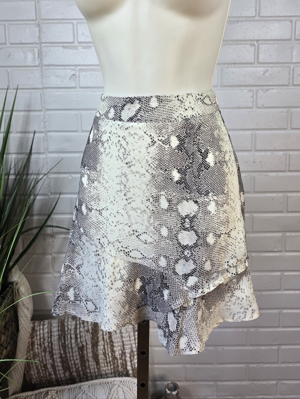 Nasty Gal Snake Print Asymmetrical Mini Skirt in Cream and Gray Size 2